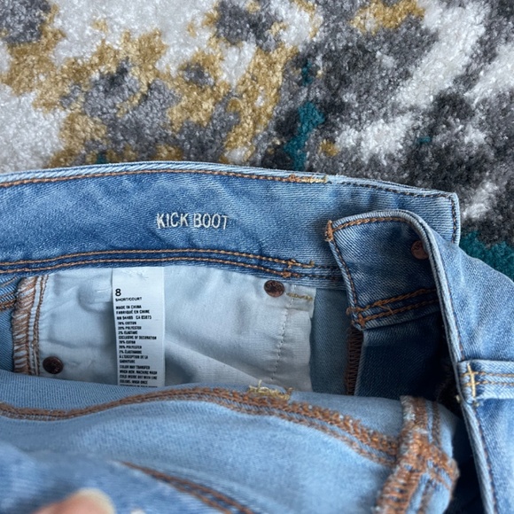 American Eagle 8 Short Kickboot Jeans Women's Gently Used Light Wash - Picture 9 of 10